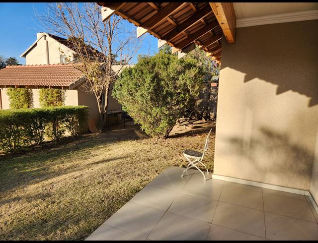 2 BEDROOM FLAT TO LET IN WENDYWOOD